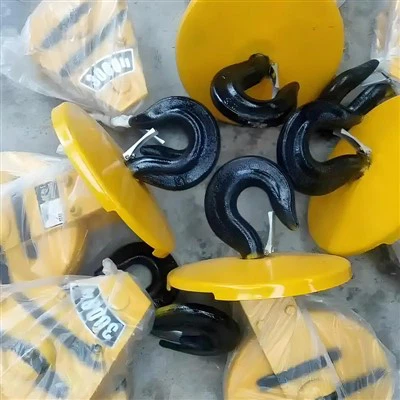 Sollevare il gancio della gru